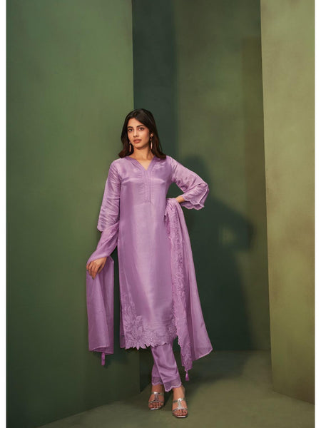 Lavender suit Embroidered Plane Kurta Set with Chiffon Dupatta