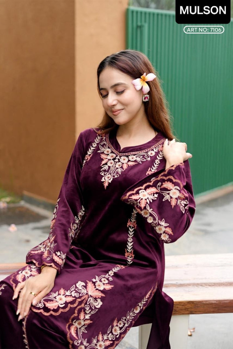 1.	Elegance stitched in velvet ✨
	2.	Royal vibes, timeless style 👑
	3.	When grace speaks, words stay silent.
	4.	Velvet dreams and floral finesse 🌸
	5.	Subtle luxury, effortless charm.
	6.	Crafted for comfort, designed to stand out ✨
	7.	Where traditio