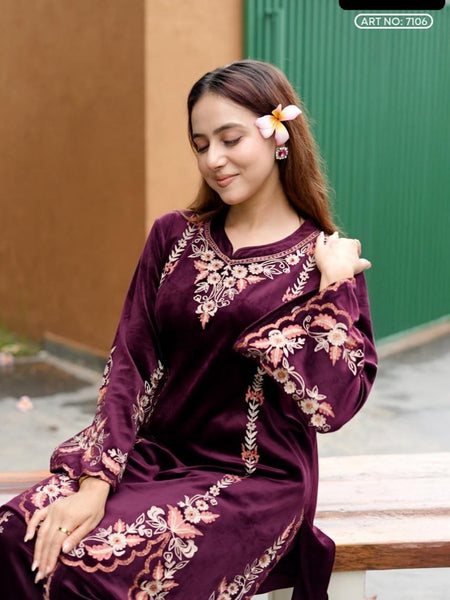 1.	Elegance stitched in velvet ✨
	2.	Royal vibes, timeless style 👑
	3.	When grace speaks, words stay silent.
	4.	Velvet dreams and floral finesse 🌸
	5.	Subtle luxury, effortless charm.
	6.	Crafted for comfort, designed to stand out ✨
	7.	Where traditio