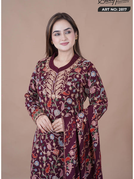 ELEGENT KURTI SET EMBROIDERY KURTI FROM SWEETTEENS EXCLUSIVE FEATURING INTRICATE GOLDEN THREAD WORK ON NECKLINE AND SLEEVES-A PERFECT BLEND OF GRACE AND STYLE FOR FESTIVE AND PARTY WEAR. SWT 2817.