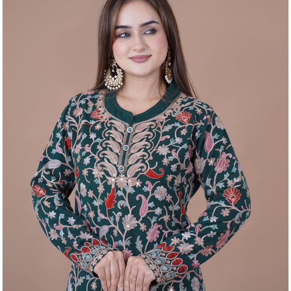 ELEGENT KURTI SET EMBROIDERY KURTI FROM SWEETTEENS EXCLUSIVE FEATURING INTRICATE GOLDEN THREAD WORK ON NECKLINE AND SLEEVES-A PERFECT BLEND OF GRACE AND STYLE FOR FESTIVE AND PARTY WEAR. SWT 2817.