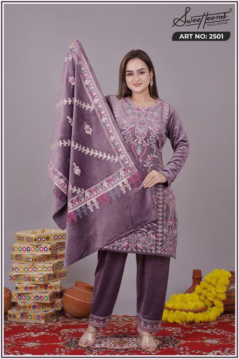 1.	Velvet ka charm, embroidery ka shaan ✨
	2.	Royal look, timeless elegance 💜
	3.	Winter vibes + Velvet love ❄️✨
	4.	Jab baat style ki ho, choose elegance 👑
	5.	Royalty isn’t bought, it’s worn 💫
	6.	Velvet that speaks class 🌸
	7.	Grace in every detai