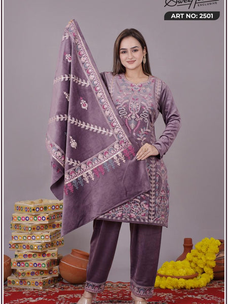 1.	Velvet ka charm, embroidery ka shaan ✨
	2.	Royal look, timeless elegance 💜
	3.	Winter vibes + Velvet love ❄️✨
	4.	Jab baat style ki ho, choose elegance 👑
	5.	Royalty isn’t bought, it’s worn 💫
	6.	Velvet that speaks class 🌸
	7.	Grace in every detai