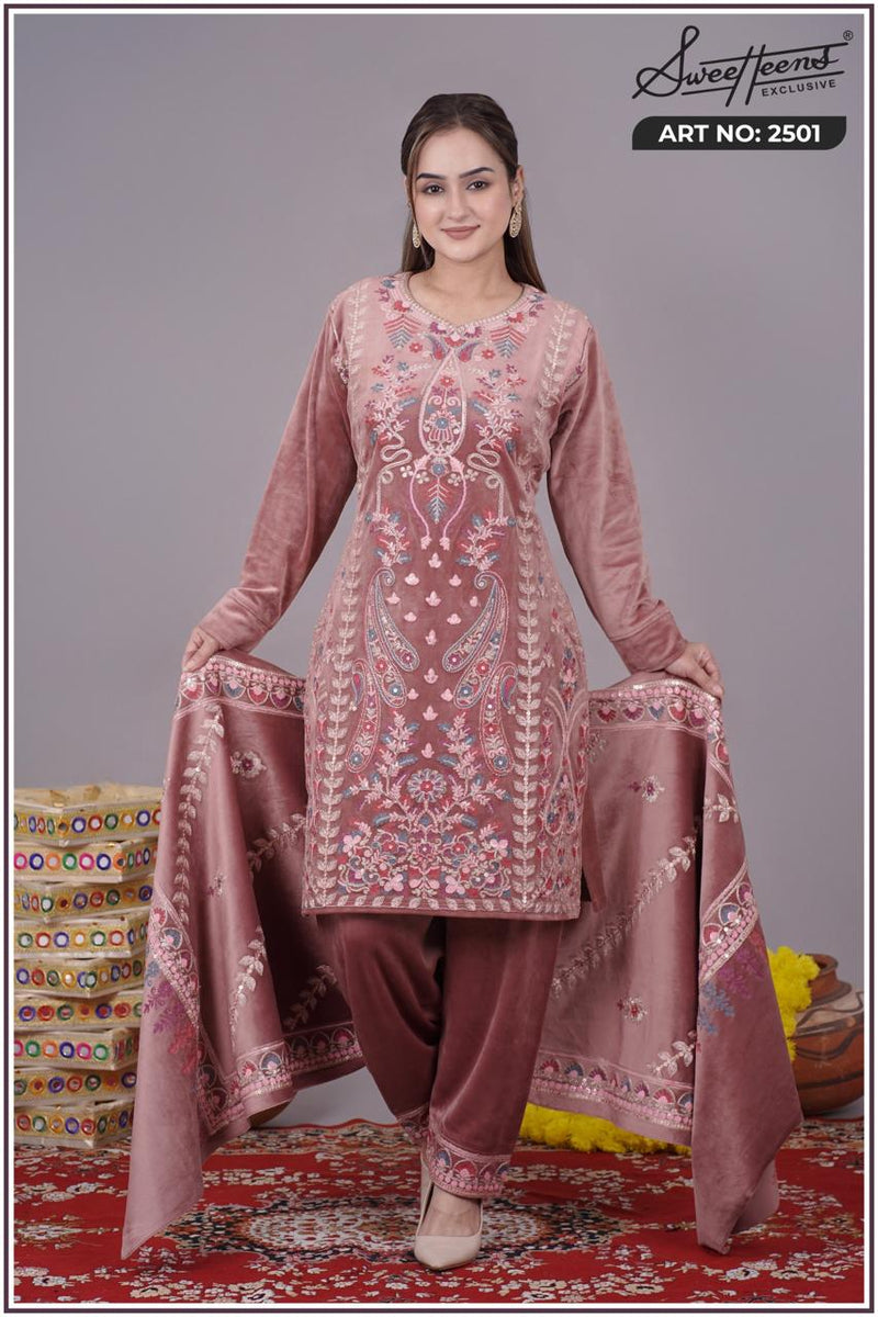 1.	Velvet ka charm, embroidery ka shaan ✨
	2.	Royal look, timeless elegance 💜
	3.	Winter vibes + Velvet love ❄️✨
	4.	Jab baat style ki ho, choose elegance 👑
	5.	Royalty isn’t bought, it’s worn 💫
	6.	Velvet that speaks class 🌸
	7.	Grace in every detai