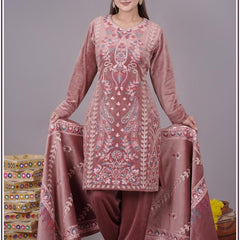 1.	Velvet ka charm, embroidery ka shaan ✨
	2.	Royal look, timeless elegance 💜
	3.	Winter vibes + Velvet love ❄️✨
	4.	Jab baat style ki ho, choose elegance 👑
	5.	Royalty isn’t bought, it’s worn 💫
	6.	Velvet that speaks class 🌸
	7.	Grace in every detai