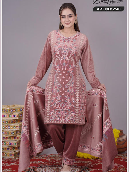 1.	Velvet ka charm, embroidery ka shaan ✨
	2.	Royal look, timeless elegance 💜
	3.	Winter vibes + Velvet love ❄️✨
	4.	Jab baat style ki ho, choose elegance 👑
	5.	Royalty isn’t bought, it’s worn 💫
	6.	Velvet that speaks class 🌸
	7.	Grace in every detai