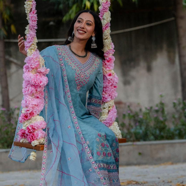 Light Blue Floral Embroidered Kurta Set Mulson  with Chiffon Dupatta