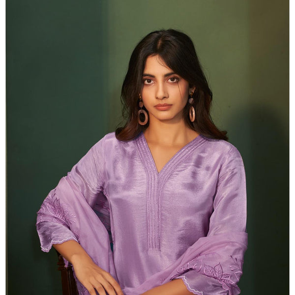 Lavender suit Embroidered Plane Kurta Set with Chiffon Dupatta