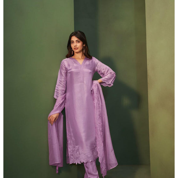 Lavender suit Embroidered Plane Kurta Set with Chiffon Dupatta